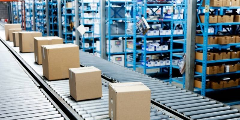 conveyor belt with packages moving smoothly down a line, symbolizing organized and timely shipping