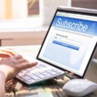 woman choosing to subscribe during her checkout process